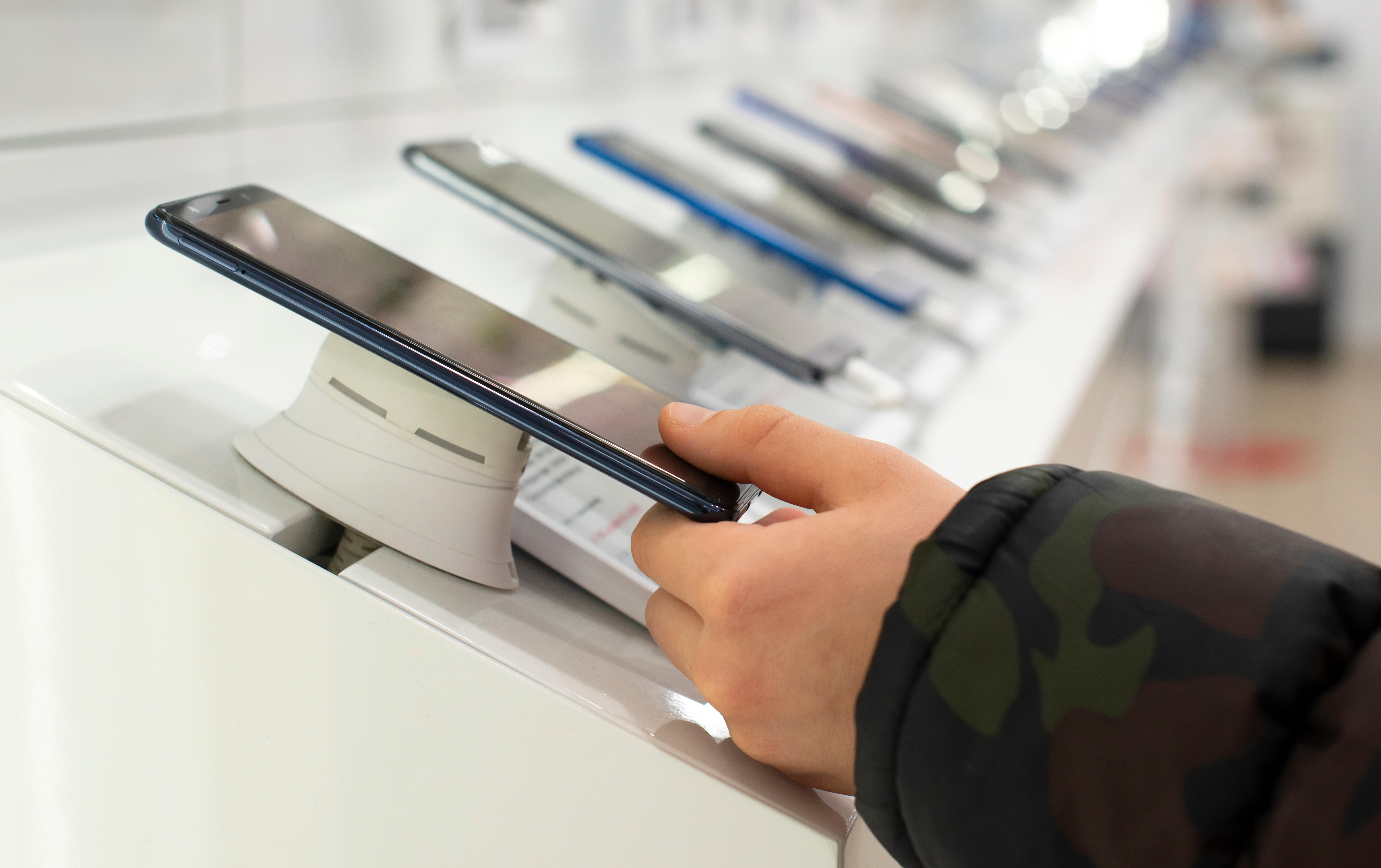 实体店和网购手机差别有多大？听听过来人的经验，别再被坑了