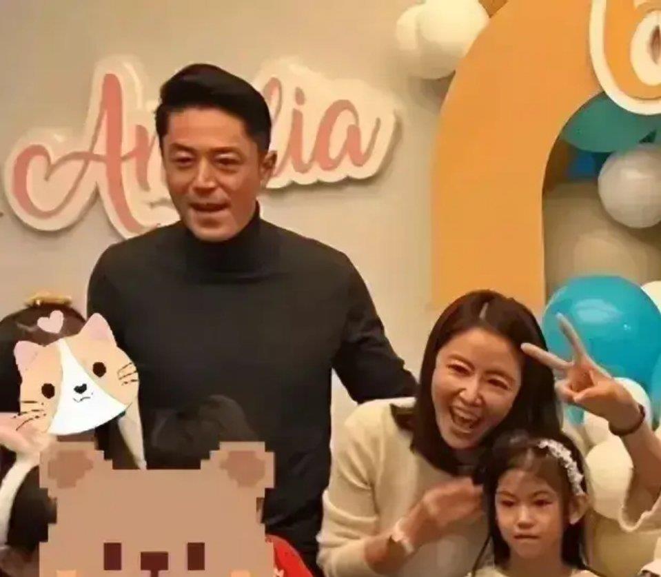 霍建华林心如带女儿海边游玩,林心如日本旅游视频