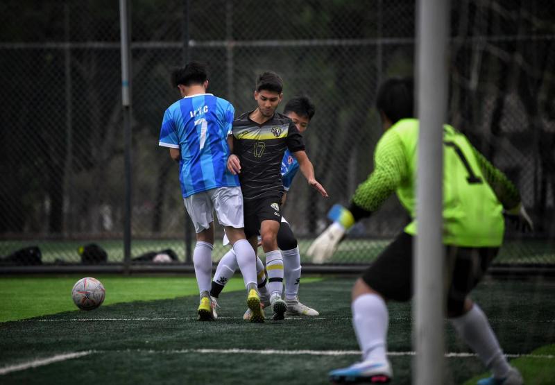 一个高中生办了7年足球赛:为同龄人搭舞台