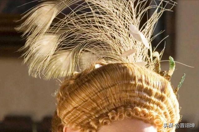 伊丽莎白一世：25岁当女王，为美貌戴假发抹铅粉，有时7天不卸妆