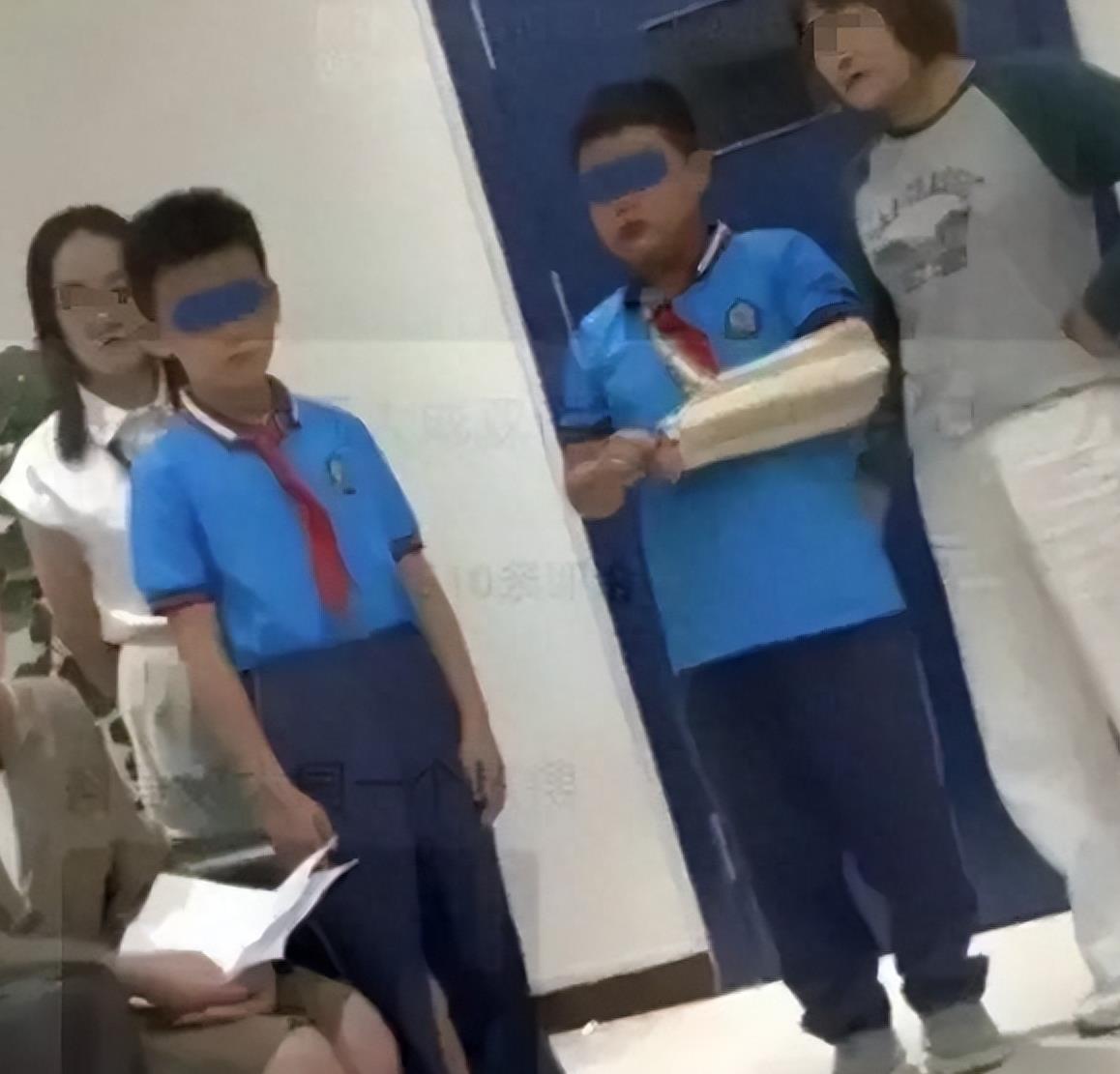 恶魔在人间，山西大同小学生遭极端欺辱，谁能还他公道？