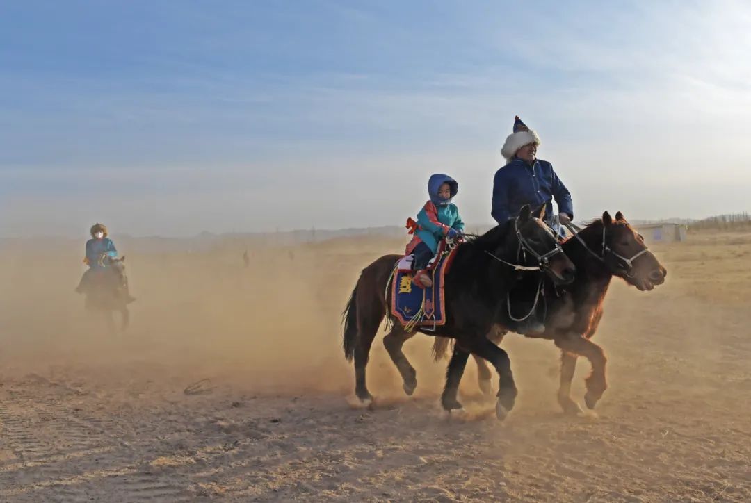 乌梁素海冰雪嘉年华,舞狮舞龙表演比赛