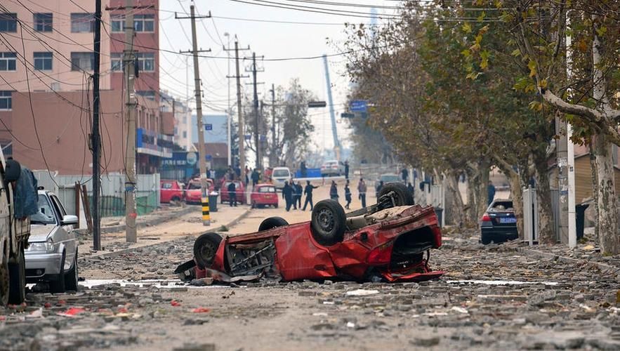 医生低头时头发被点燃,医生诊室低头取物头发被酒精点燃