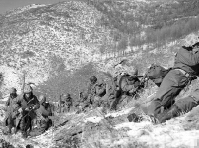 56年朱彦夫回乡后，母亲见他身体残缺吓一跳：让国家来照顾你吧