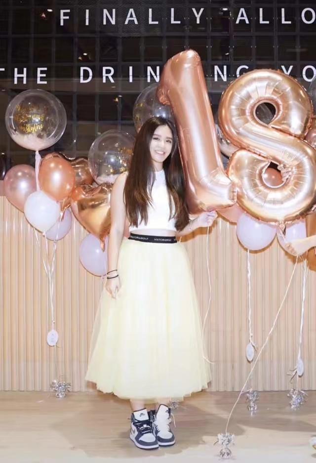 钟镇涛为女儿庆生,钟镇涛给十八岁儿子过生日