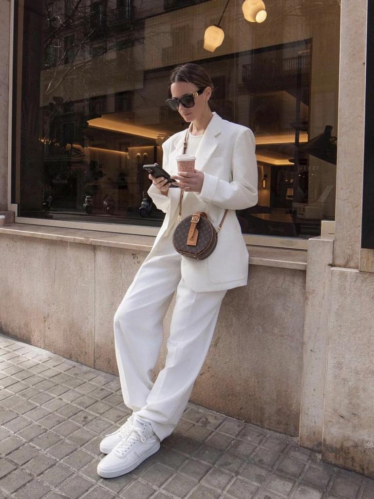 白色西装怎么穿出很飒的感觉,秋冬款米白西装怎么搭配高级感