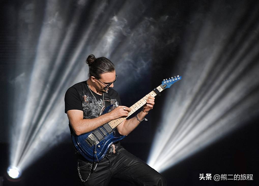 浅谈音乐对新时代发展的作用,论流行音乐对大学生的影响