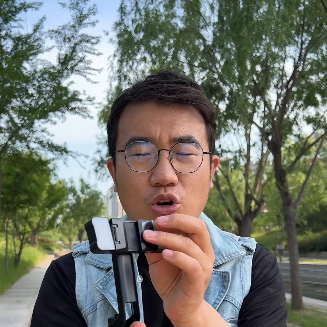 蓝牙自拍杆手机多功能三角支架,自拍杆最新款支架蓝牙补光