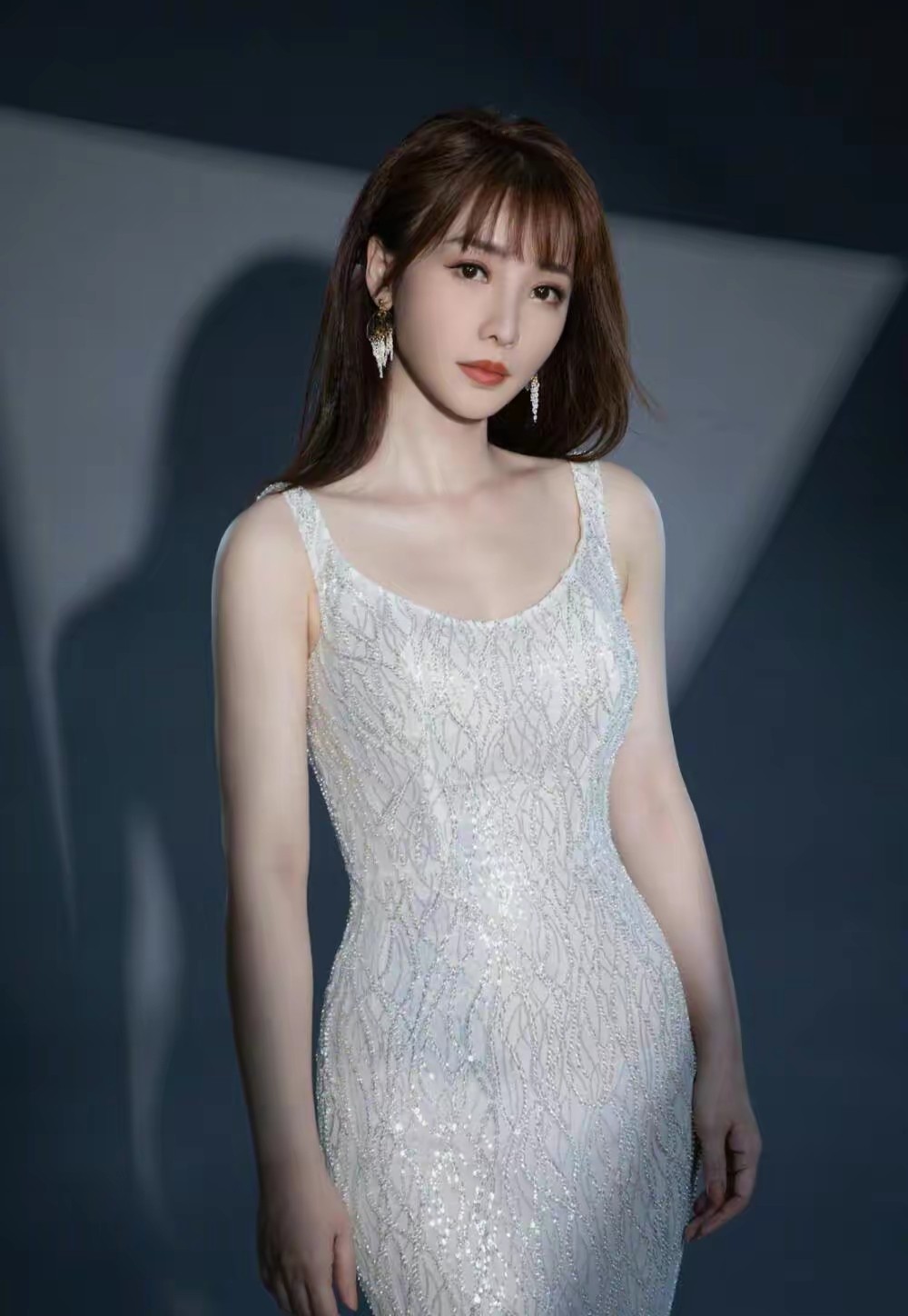 杨幂赵丽颖现状对比,娱乐圈的女明星病态审美