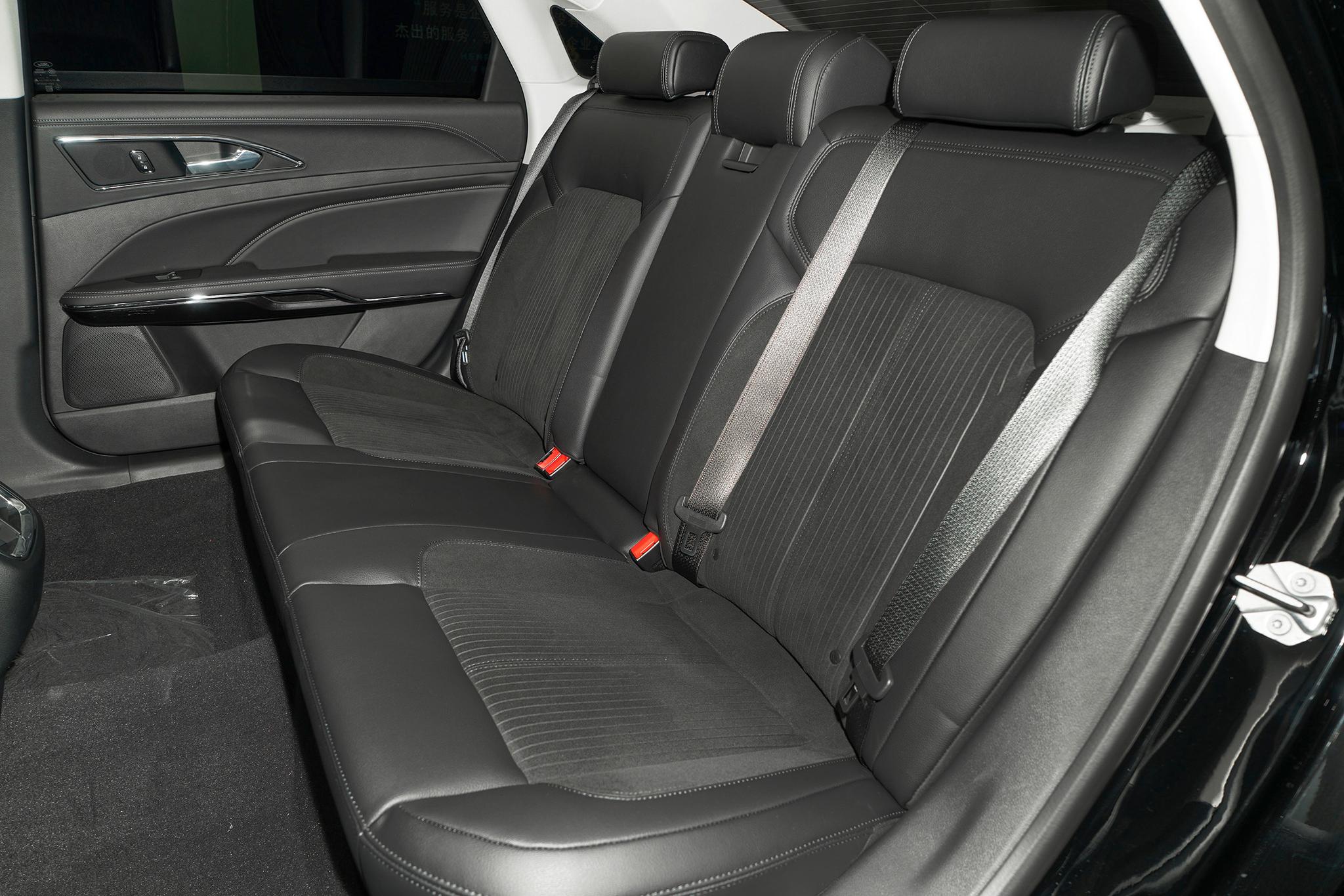 福特金牛座和雪铁龙c6隔音对比,金牛座跟雪铁龙c6高速哪个更稳