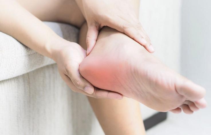 脚后跟疼的原因和治疗的方法,引起脚后跟疼痛的常见11种疾病