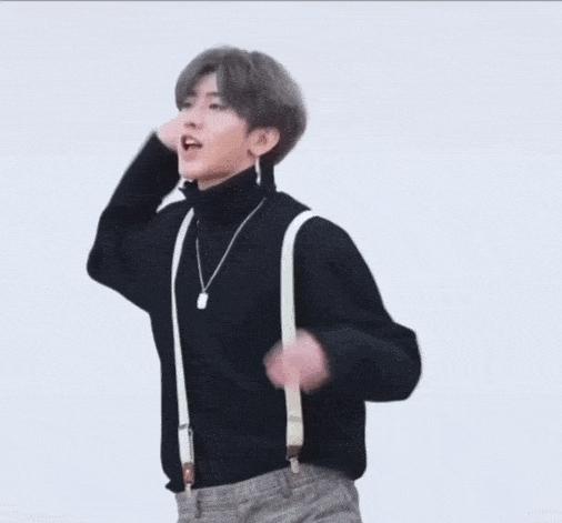 没常识、不识字、不会乘法口诀，这些顶流“文盲”凭什么会红？