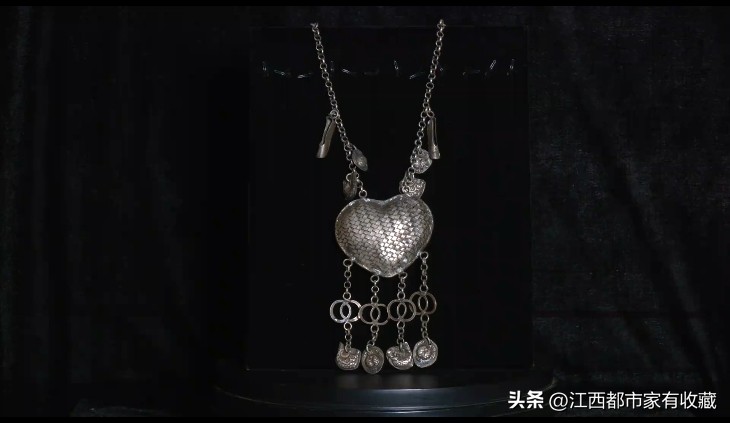 出嫁女儿长命锁,嫁女儿陪嫁首饰盒