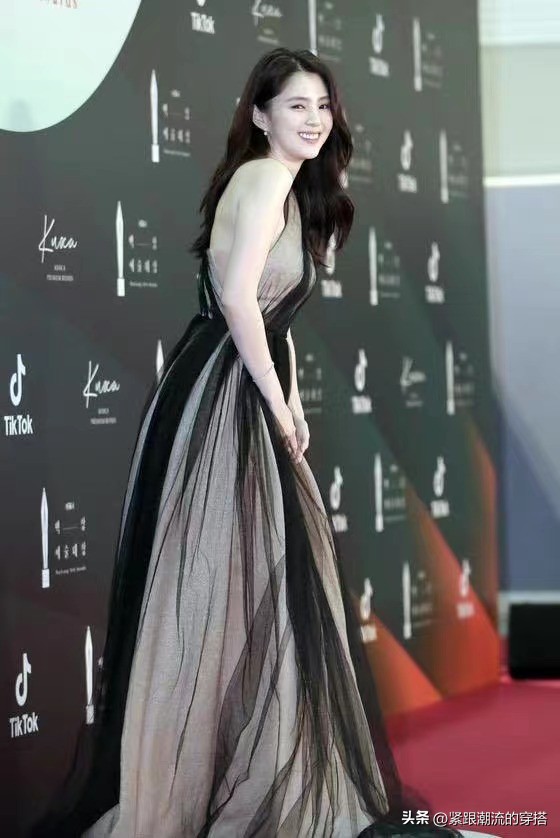 韩素希jennie红毯,韩素希百想大赏红毯