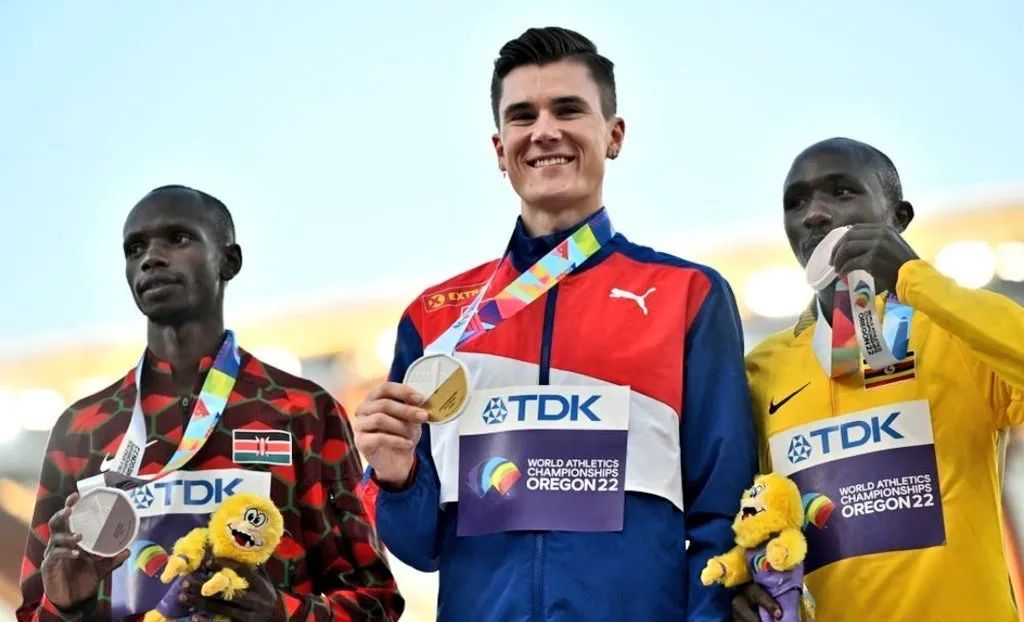 天才才能改变世界,天才男孩变成疯子隐身改变了一切