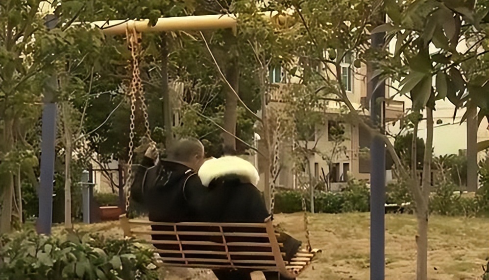 50岁大爷与小女友交往,多次被下药,事后:求放过,实在受不了。