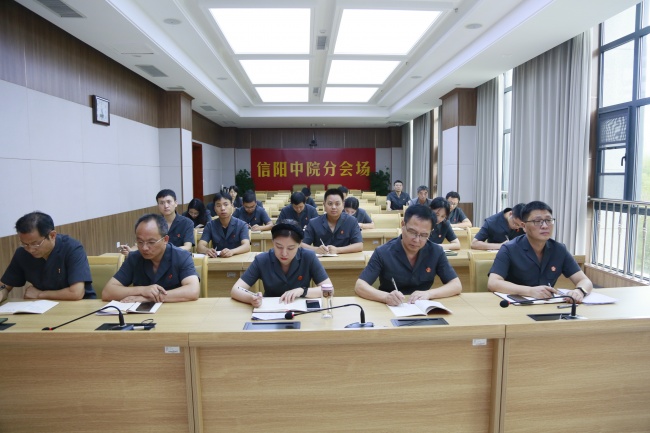 信阳中院*党**组副书记、常务副院长谢建华为分管部门讲授*党**课