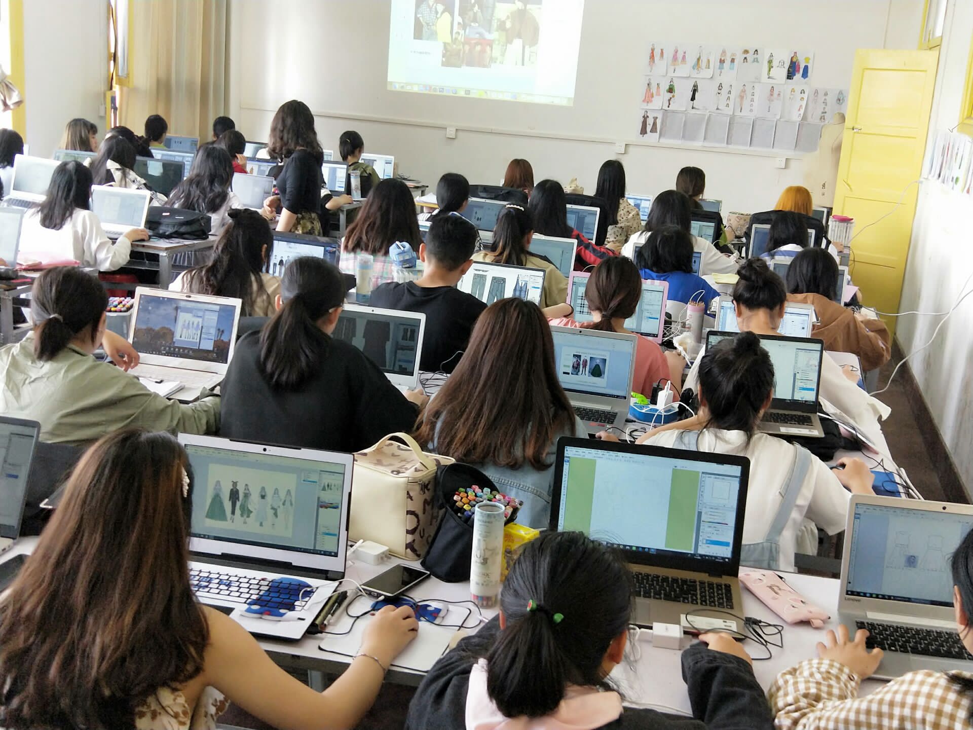 初中毕业成绩差最好读什么学校,初中毕业读什么学校比较好一点