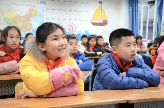 开学啦听听新生的感受,开学了看一下宿舍的环境