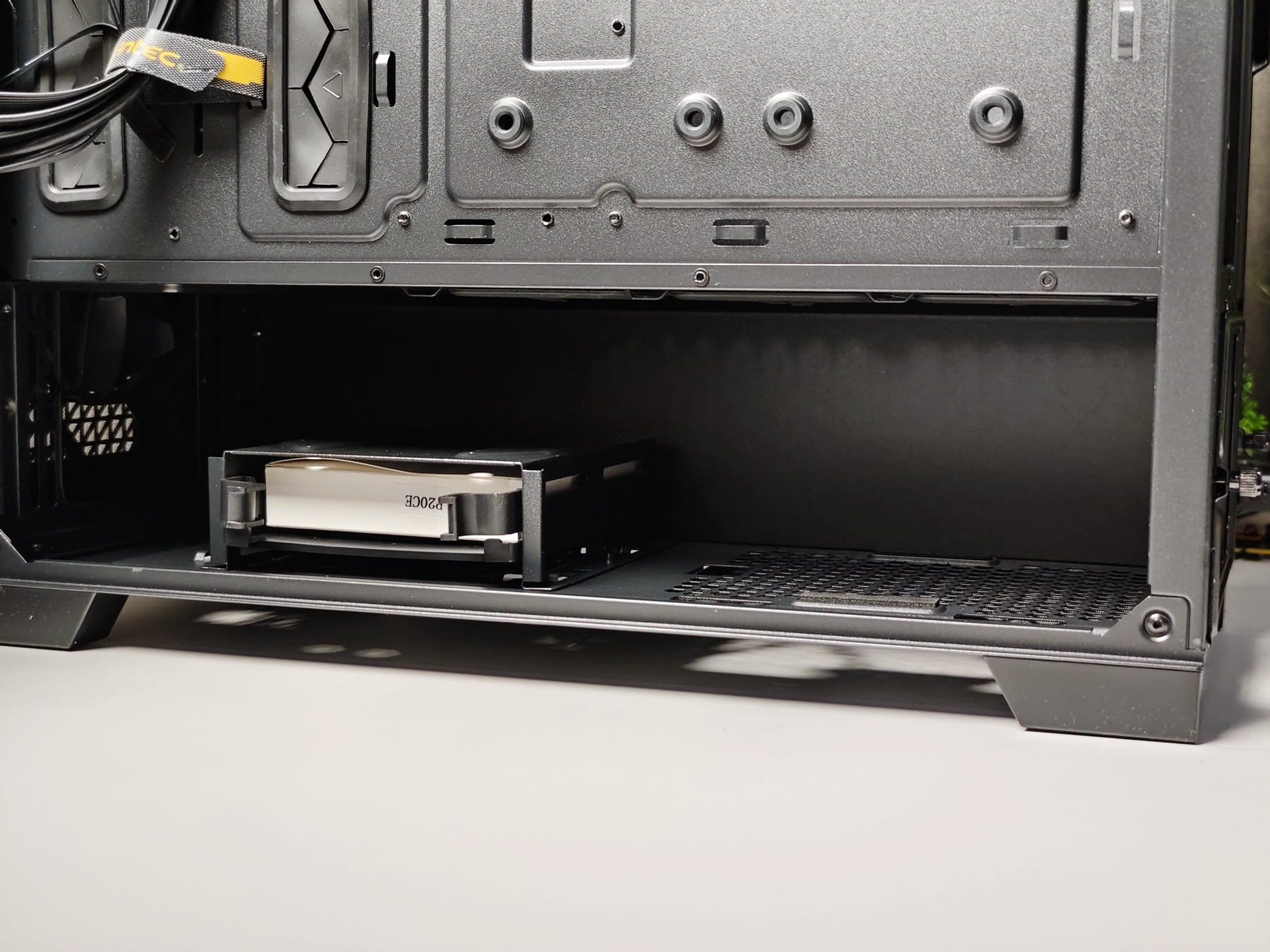 扎实稳健，低调奢华，轻松装下RTX4090-安钛克P20CE机箱设计解析