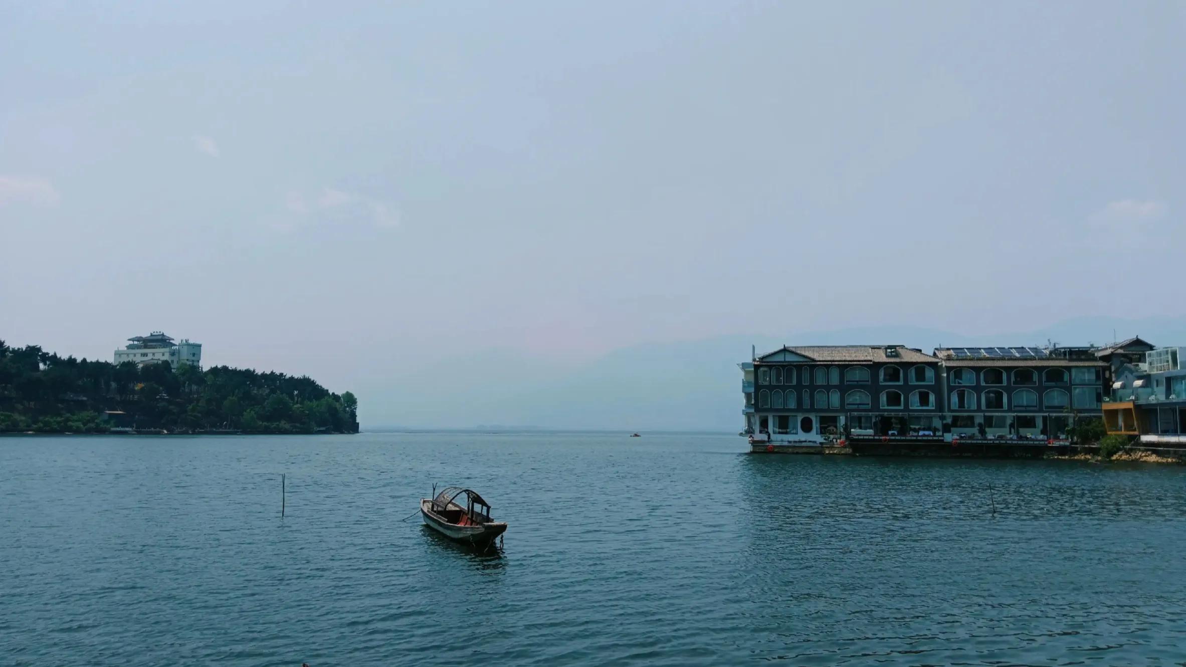 53岁女人退休工资2500如何,独居50岁女人每月四千生活费够吗