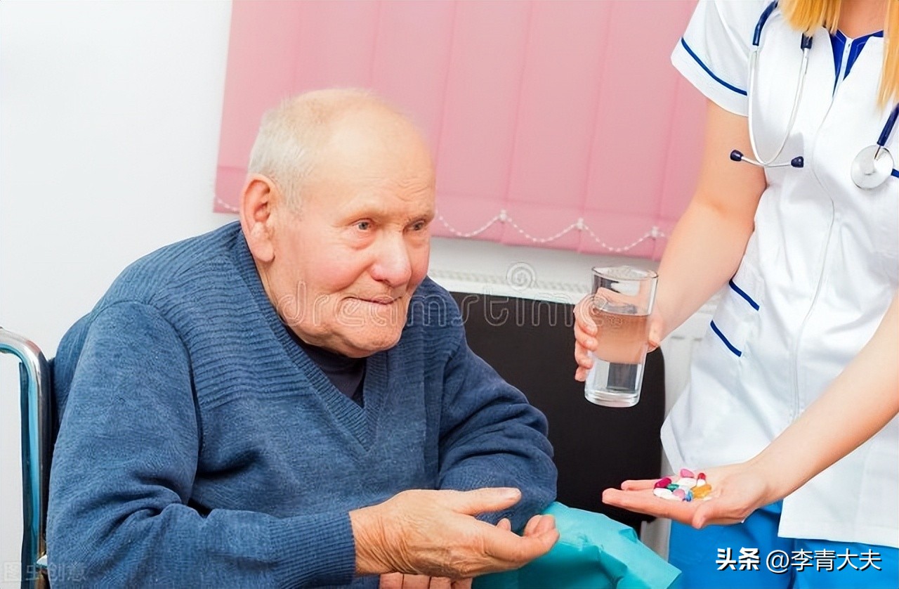 肾病综合征引起的水肿能治好吗,膜性肾病吃激素全身水肿