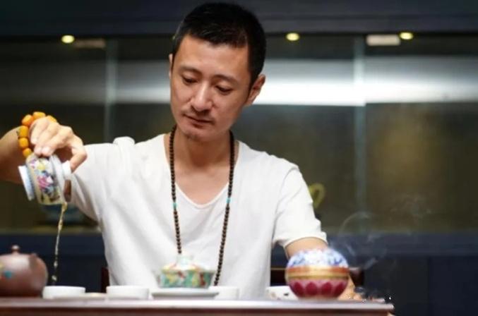 景德镇陶瓷茶器圈里，遍体鳞伤的创新者们