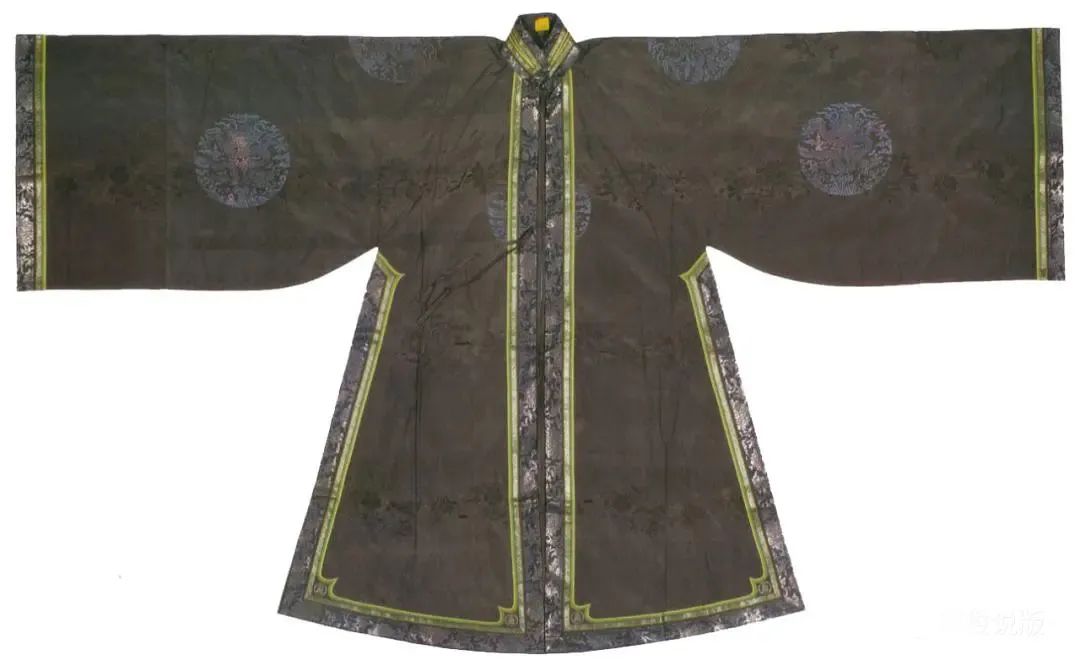 穿错衣服是违法的吗,穿错了衣服有什么后果