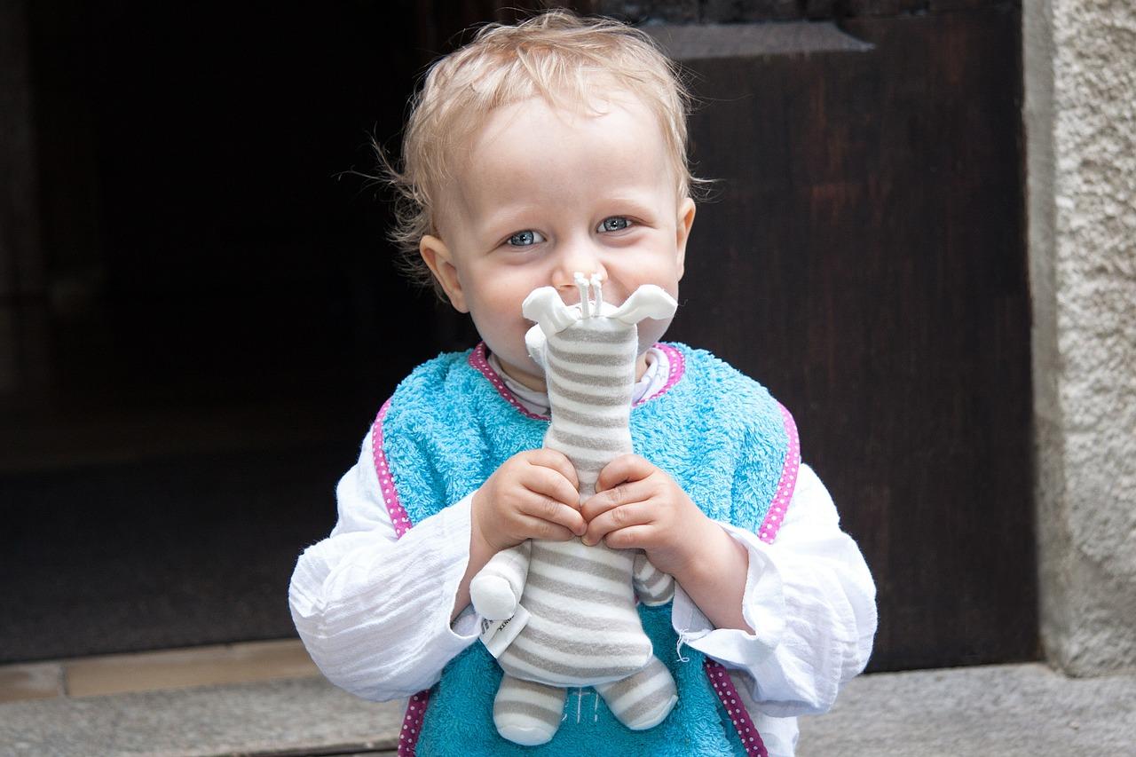 宝宝囟门闭合后还能摸出来吗,囟门可以摸出来闭没闭合吗