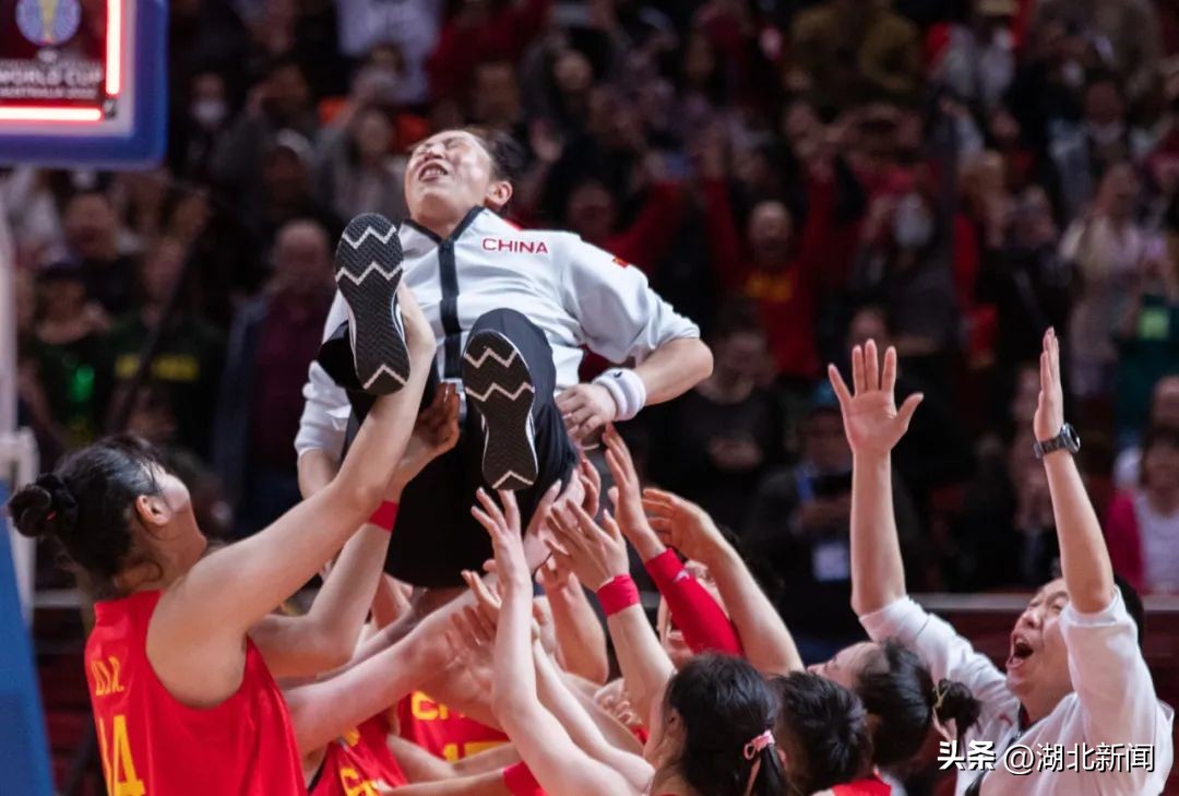 郑微教练率领中国女篮再创辉煌,中国女篮时隔28年再进世界杯四强