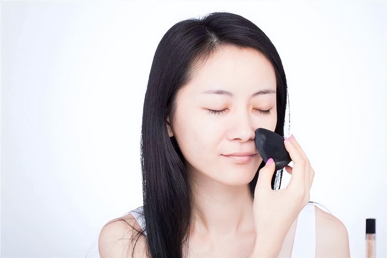 bb霜和粉底液有何区别图片,bb霜和粉底液哪个更适合新手