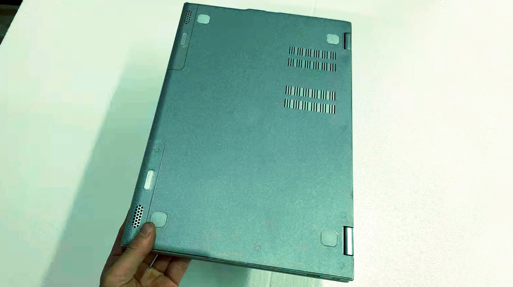 金属质感的二手笔记本,金属机身笔记本