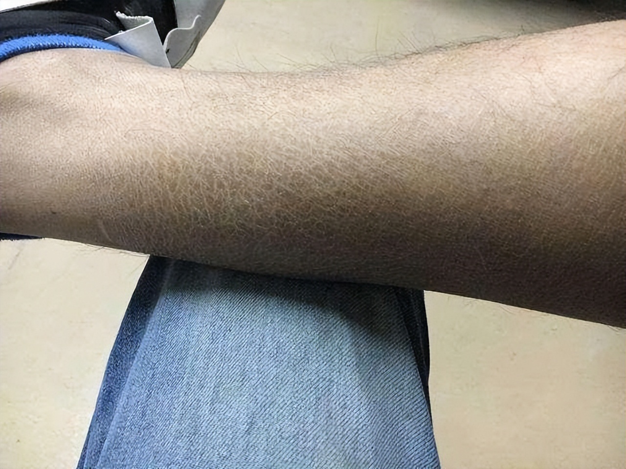 一脱秋裤一地霜,一脱秋裤就掉灰尘