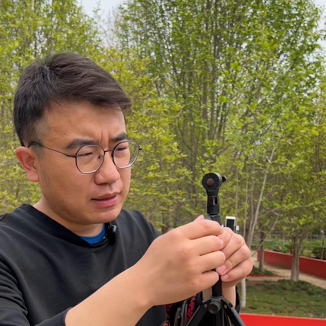 蓝牙自拍杆电子遥控器,蓝牙自拍杆怎么连接手机