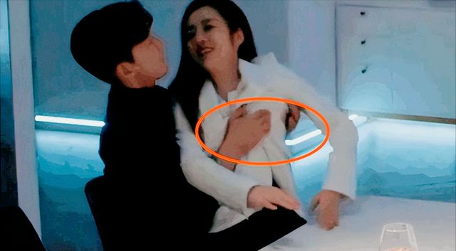 被王晓晨泼酒水的导演,娱乐明星王晓晨