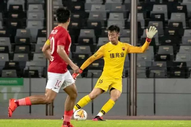 兄弟聊球之深足球员可以自行转会或商谈租借