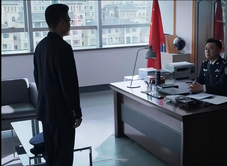 破冰行动李飞为什么开豪车,破冰行动李飞打电话给蔡永强解析