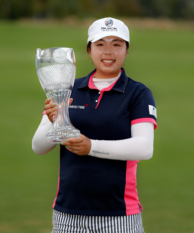 中国高尔夫名将冯珊珊宣布退役,中国高尔夫女选手冯珊珊