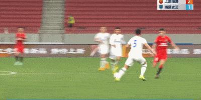 奥斯卡点射双响助海港主场2-1逆转，可裁判判罚却又遭来非议