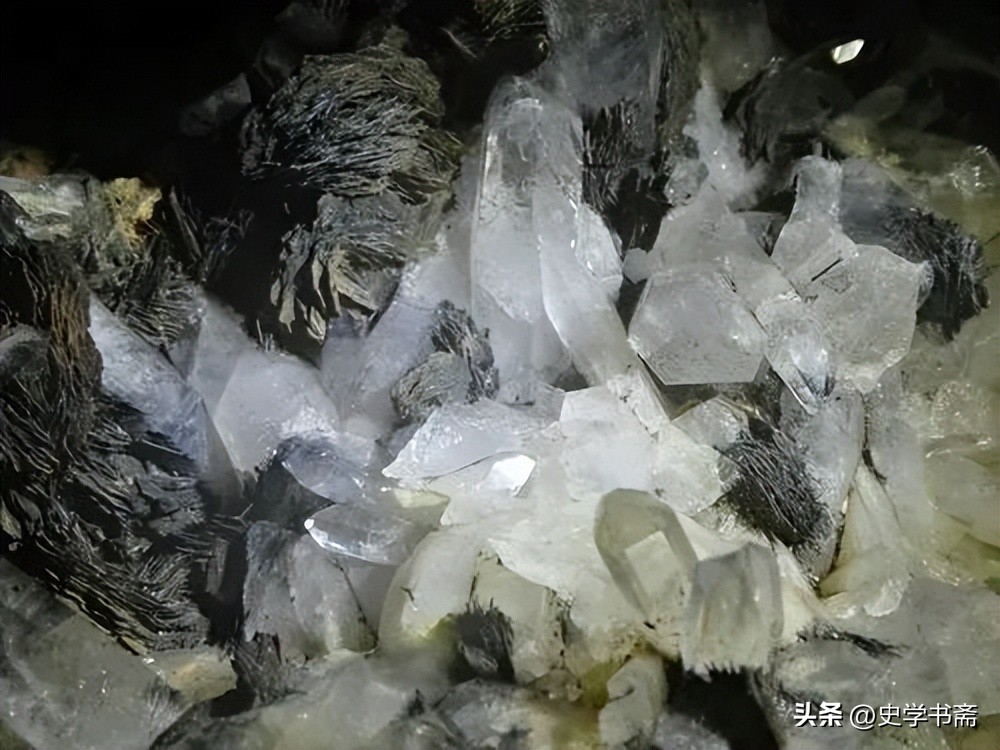 一吨沙子敢卖20万？美国狮子大开口，为何中国光伏硬着头皮做交易