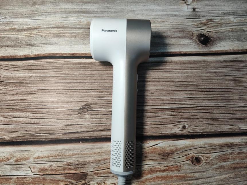 松下xd20和戴森吹风机,松下吹风机与戴森吹风机哪个好用