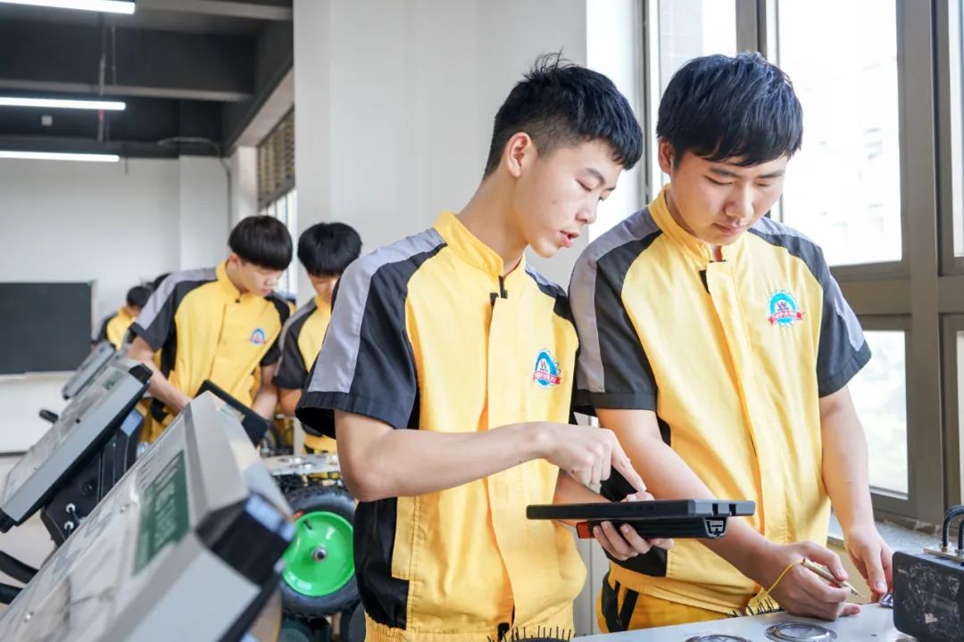 男孩子学什么科技特长比较有前途,智能网联汽车技术专业女生学好吗