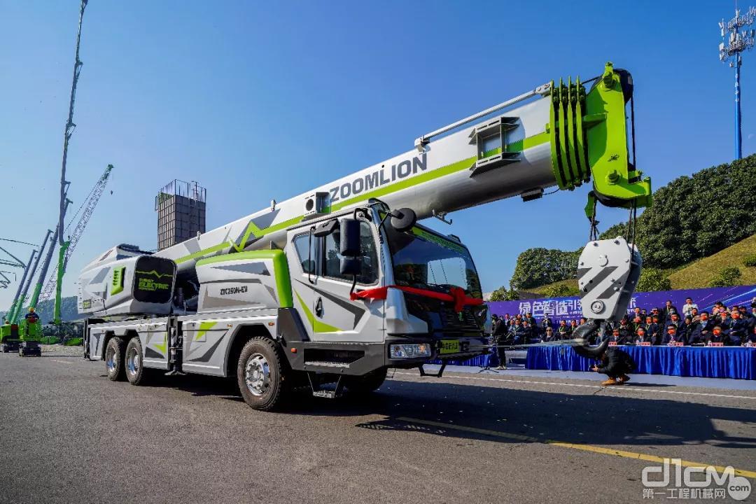 政策催化+三电技术，工程机械电动化已成定局