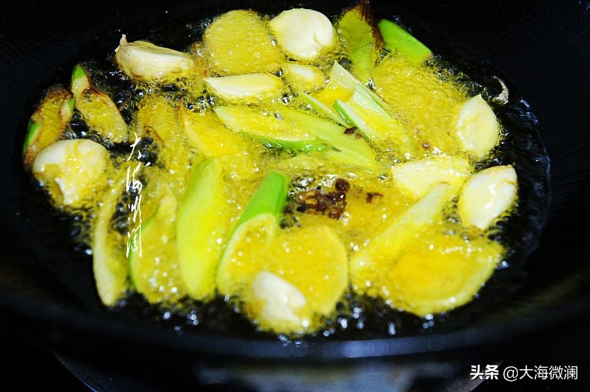 家常炖鱼怎么炖好吃入味,炖鱼怎么炖好吃又不破皮