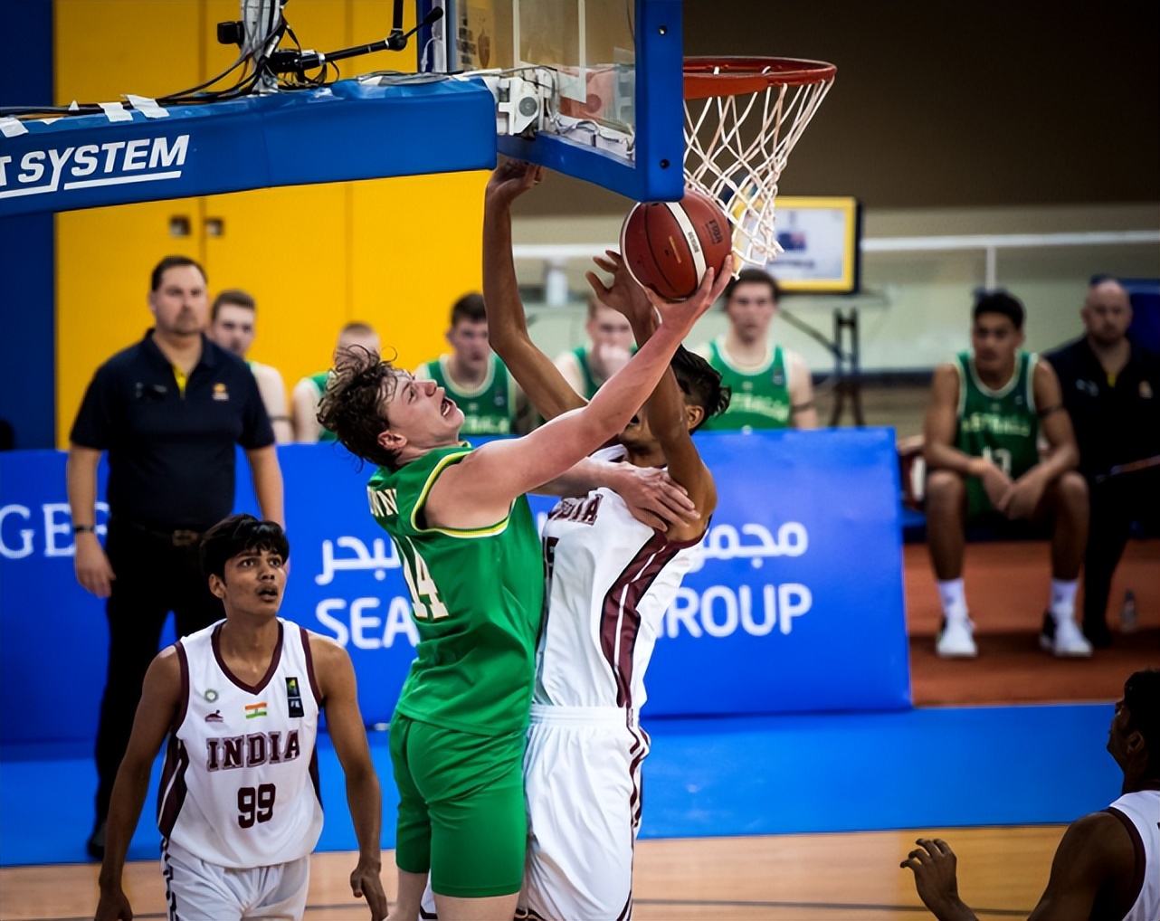 从小被虐！澳洲双雄亚青赛首战合胜73分引恐慌：中国U18要小心了