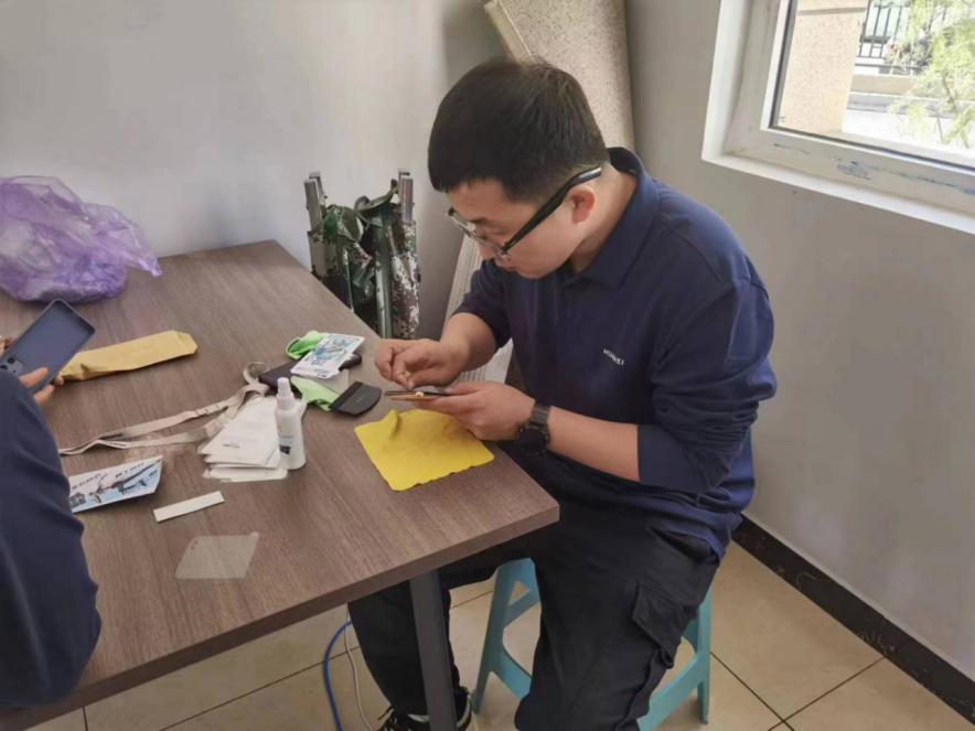 【基层治理】高伦特社区：手机贴膜进社区便民服务暖人心