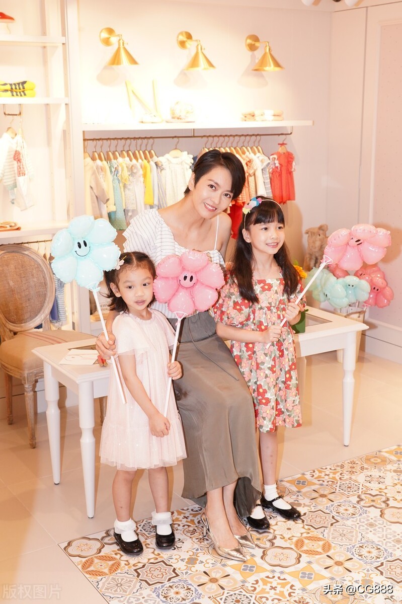 梁咏琪出席西班牙童装品牌活动