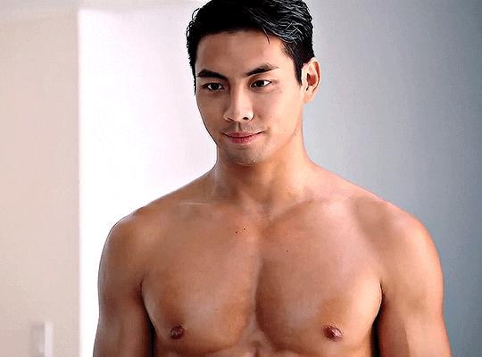 亚裔男星曾做人肉沙包，在好莱坞熬了十年终于出头！