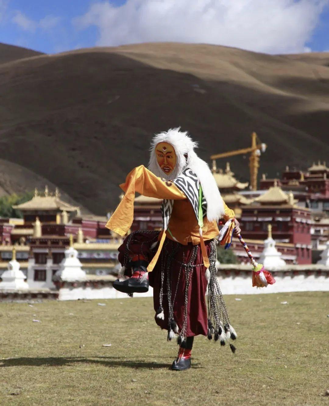 甘孜文旅局长化身侠客火出圈,火出圈啦