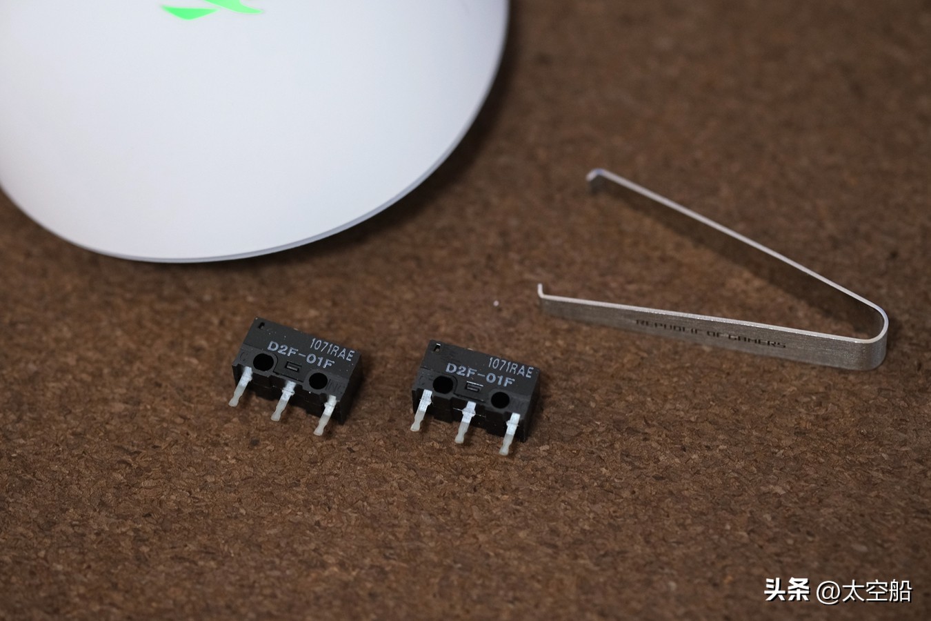 rog月刃无线鼠标aimpoint36k开箱,rog魔刃3鼠标评测